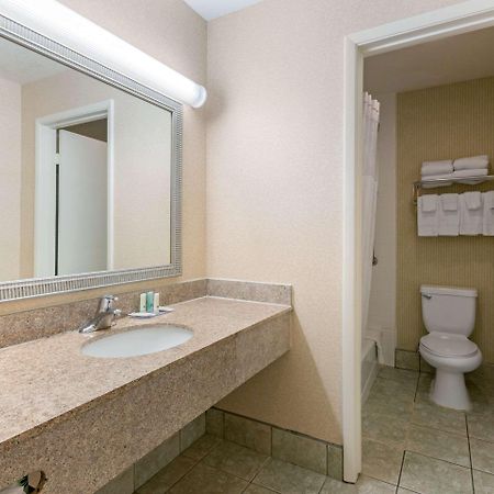 Quality Inn & Suites Oceanside Near Camp Pendleton Екстериор снимка