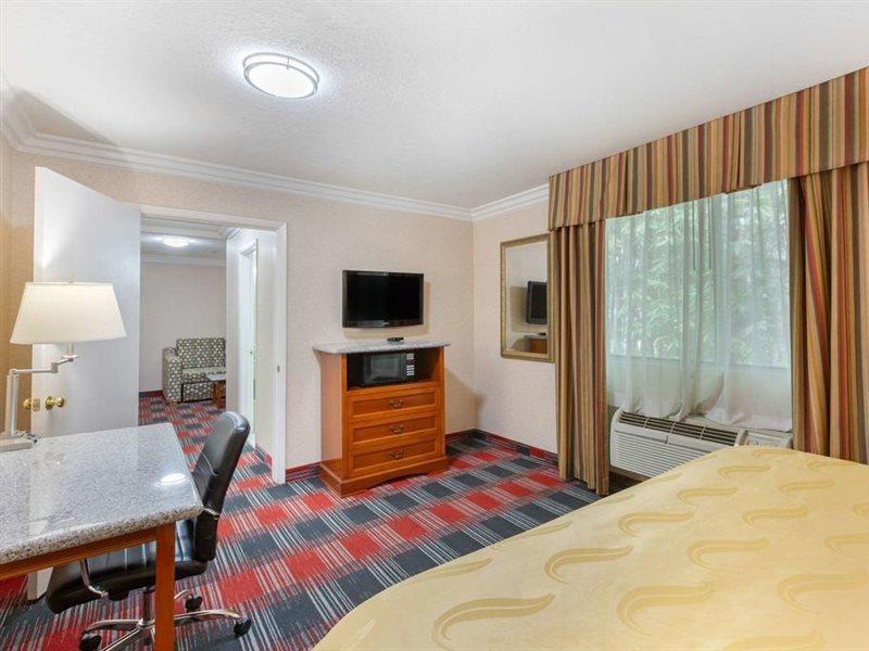 Quality Inn & Suites Oceanside Near Camp Pendleton Екстериор снимка