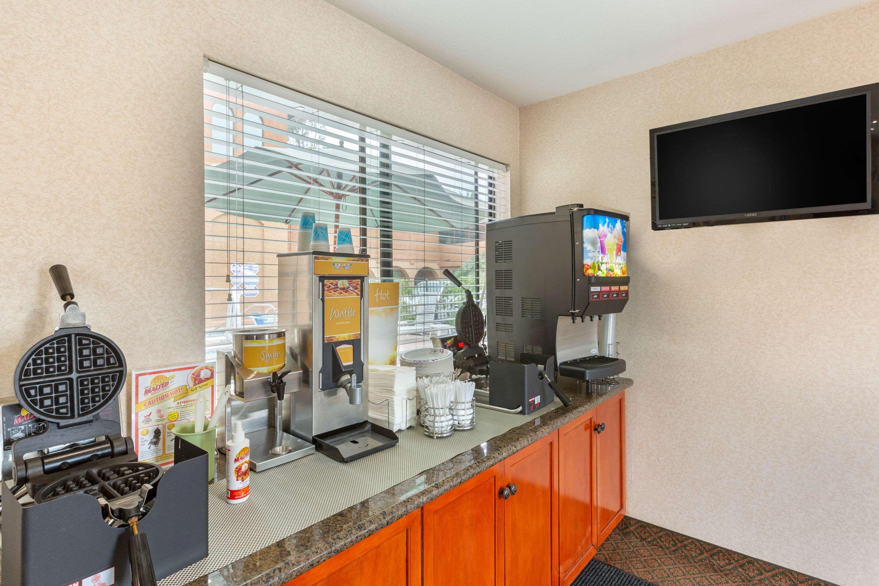 Quality Inn & Suites Oceanside Near Camp Pendleton Екстериор снимка