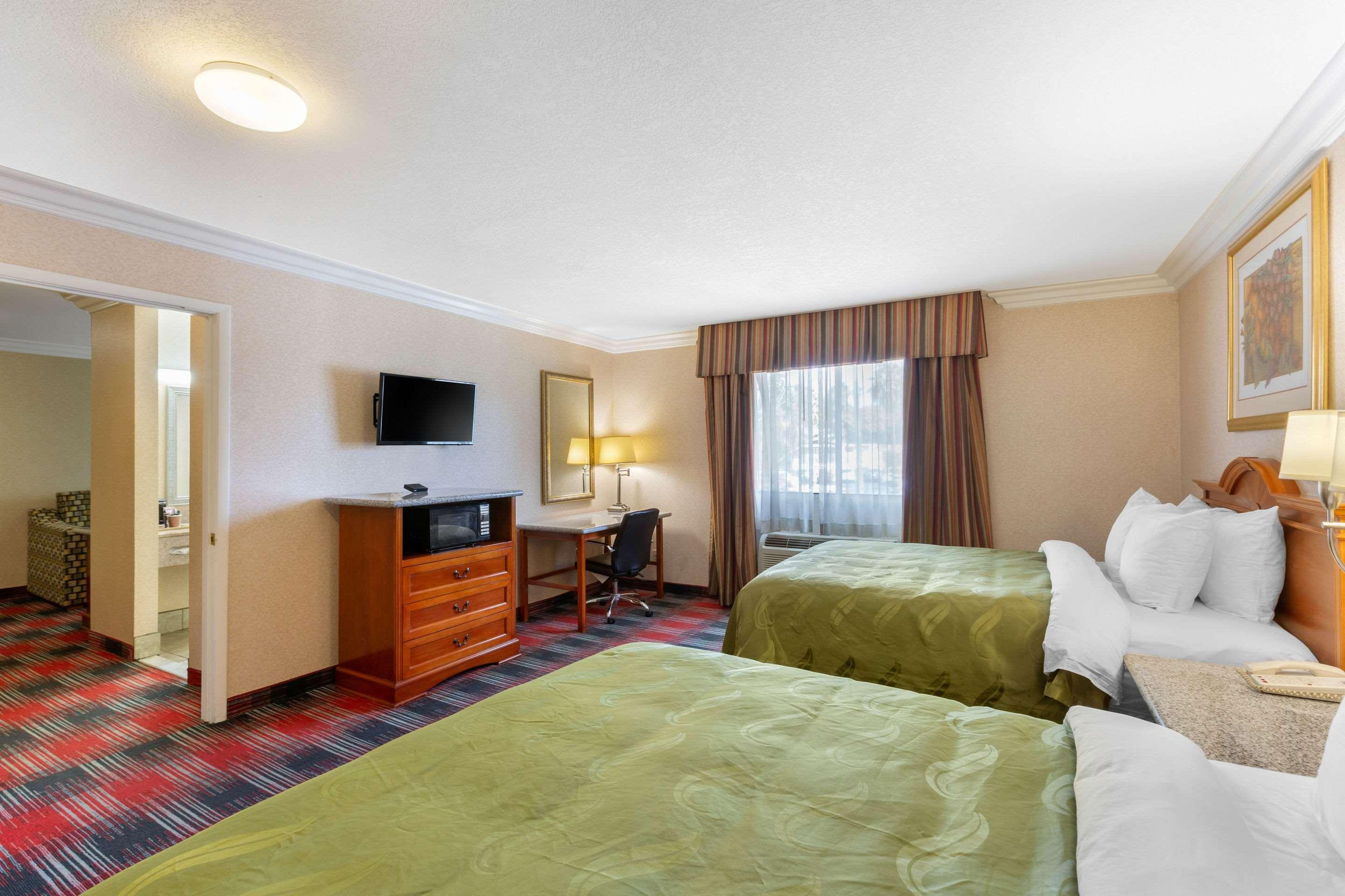 Quality Inn & Suites Oceanside Near Camp Pendleton Екстериор снимка